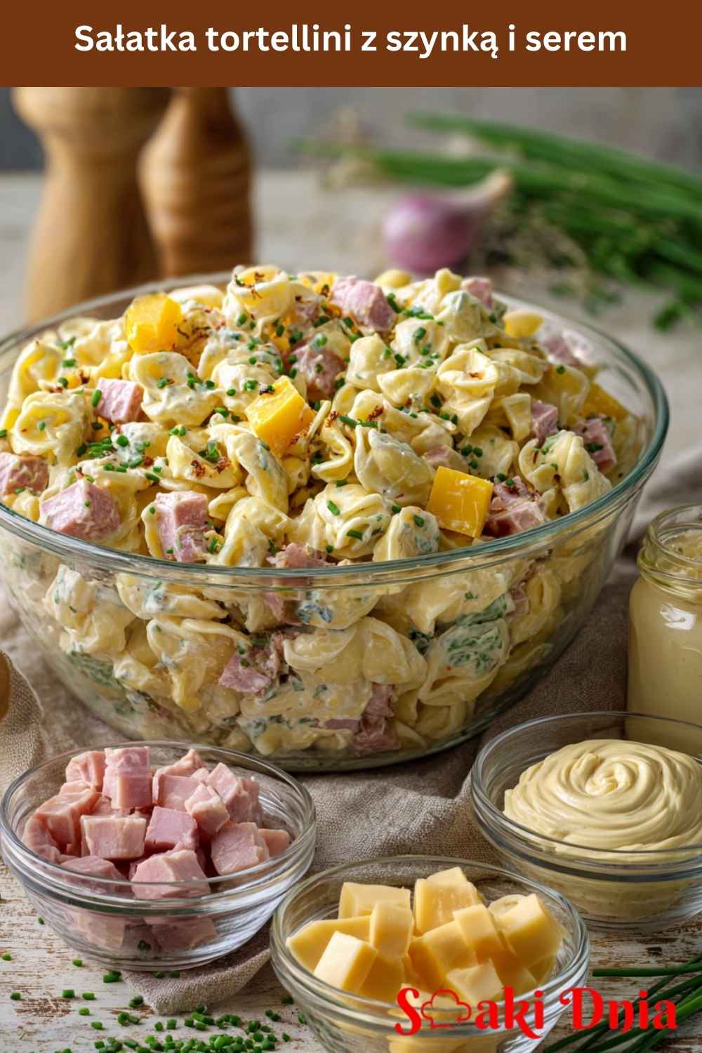 Sałatka tortellini z szynką i serem – hit na każdą imprezę 6 Sałatka tortellini z szynką i serem – hit na każdą imprezę