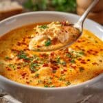 Kremowa zupa z kurczakiem, serkiem topionym i pomidorami – rozgrzewający klasyk