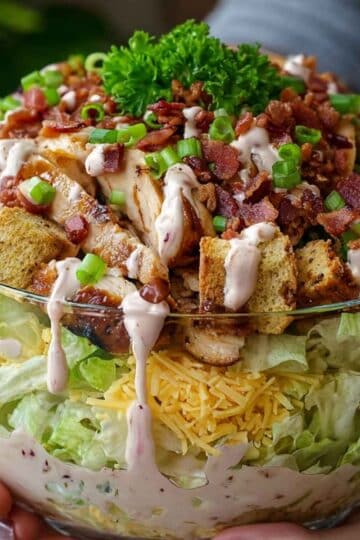 Warstwowa miska kebabowa z kurczakiem