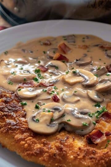 Kotlet schabowy z sosem pieczarkowym jak z niemieckiej gospody