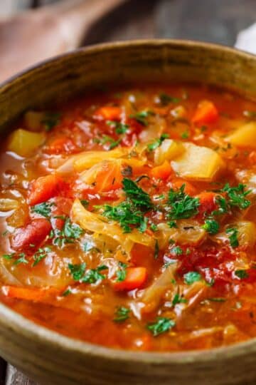 Gęsta zupa warzywna z kapustą