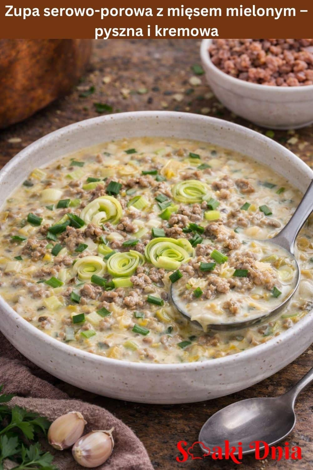 Zupa serowo-porowa z mięsem mielonym – pyszna i kremowa