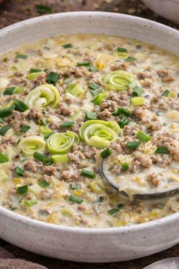 Zupa serowo-porowa z mięsem mielonym – pyszna i kremowa 2 Zupa serowo-porowa z mięsem mielonym – pyszna i kremowa