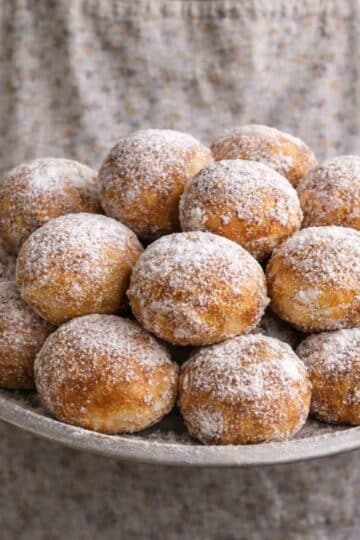 Duże pączki serowe bez drożdży – przepis babci