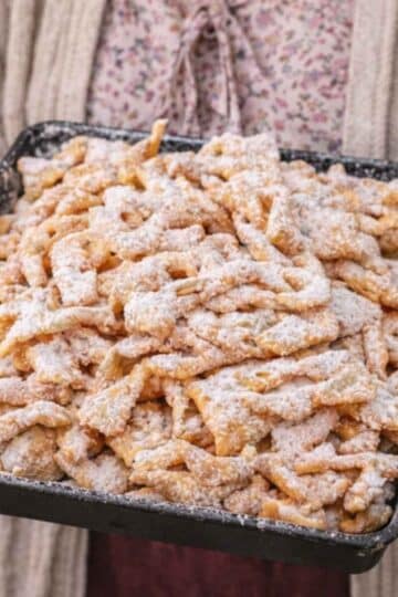 Faworki na krupczatce – przepis z zeszytu babci