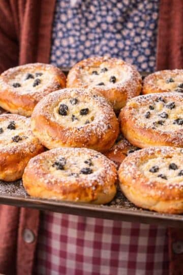 Babcine drożdżówki z serem – puszyste i domowe