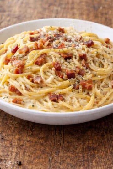 Spaghetti Carbonara – klasyczny przepis krok po kroku 1 Spaghetti Carbonara – klasyczny przepis krok po kroku