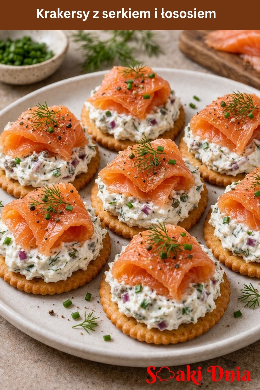 Krakersy z serkiem i łososiem