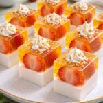 Kostki galaretkowo śmietankowe – prosty deser