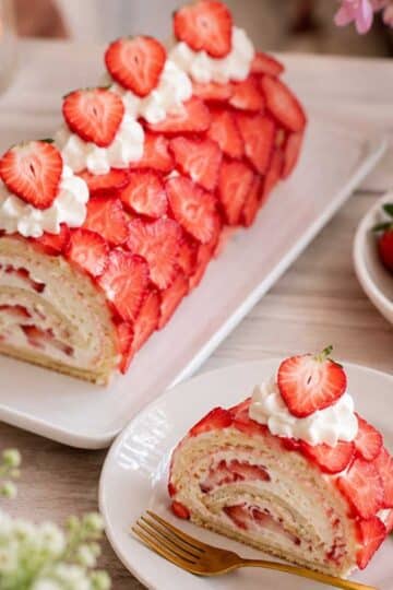 Rolada truskawkowe tiramisu