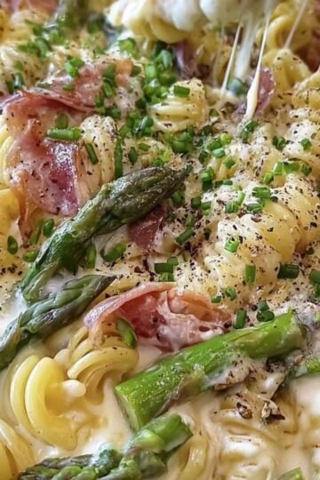 Makaron ze szparagami i prosciutto – szybki obiad 3 Kremowy Makaron ze Szparagami i Prosciutto
