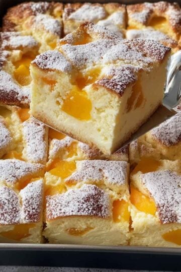 Ciasto Łaciate z Brzoskwiniami i Masą Serowo-Budyniową
